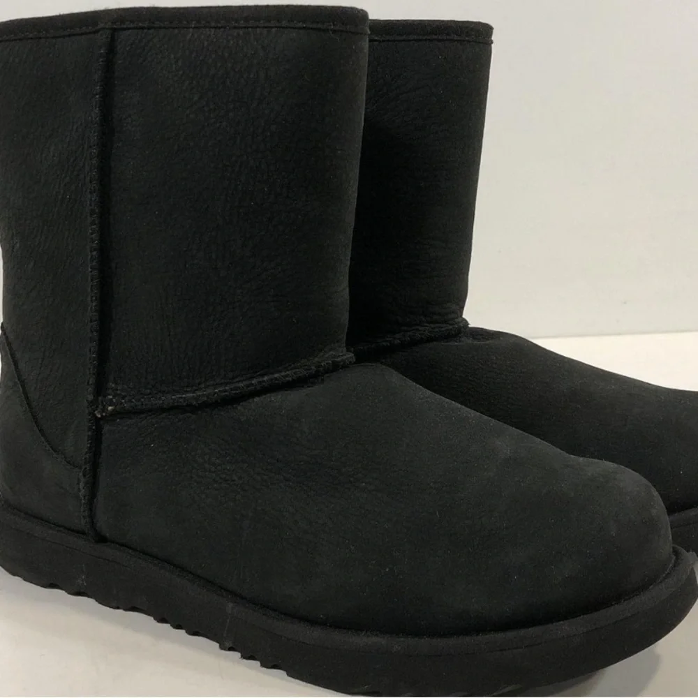 Kids UGG Girls Classic II Short Waterproof Black Shearling Boots Size 6 Youth